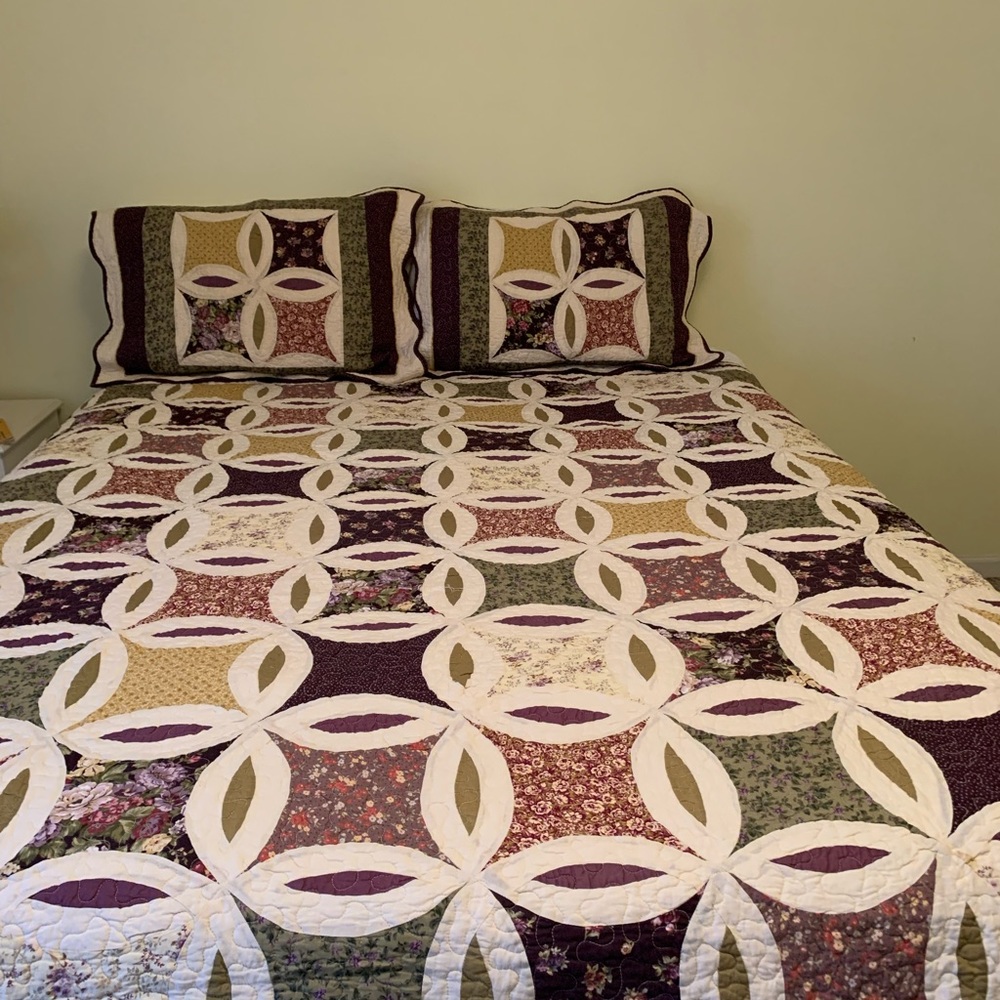 Floral Reversible Twin Quilt with Pillow Shams